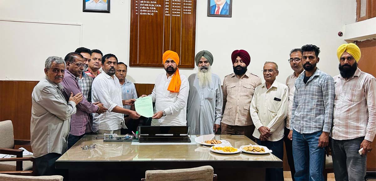Aarthi Association submits memorandum to Chairman of Market Committee Ghanaur